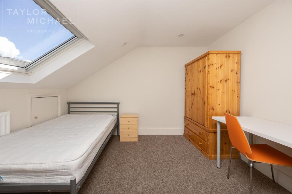 6 bedroom terraced house for rent