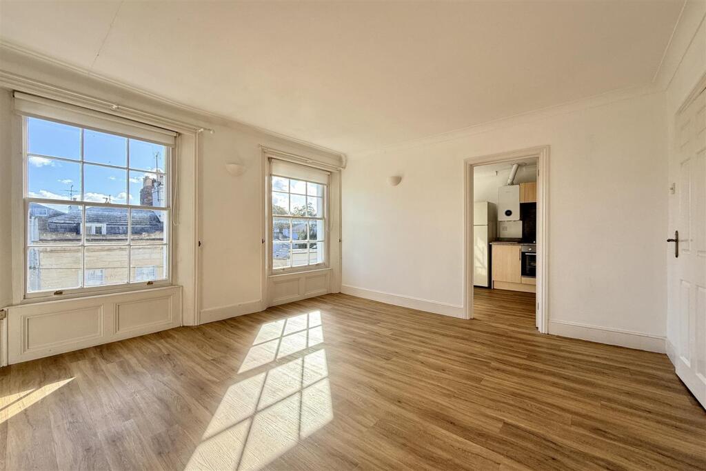 Apartment in Cheltenham, Ewens Farm, Montpellier - View 4