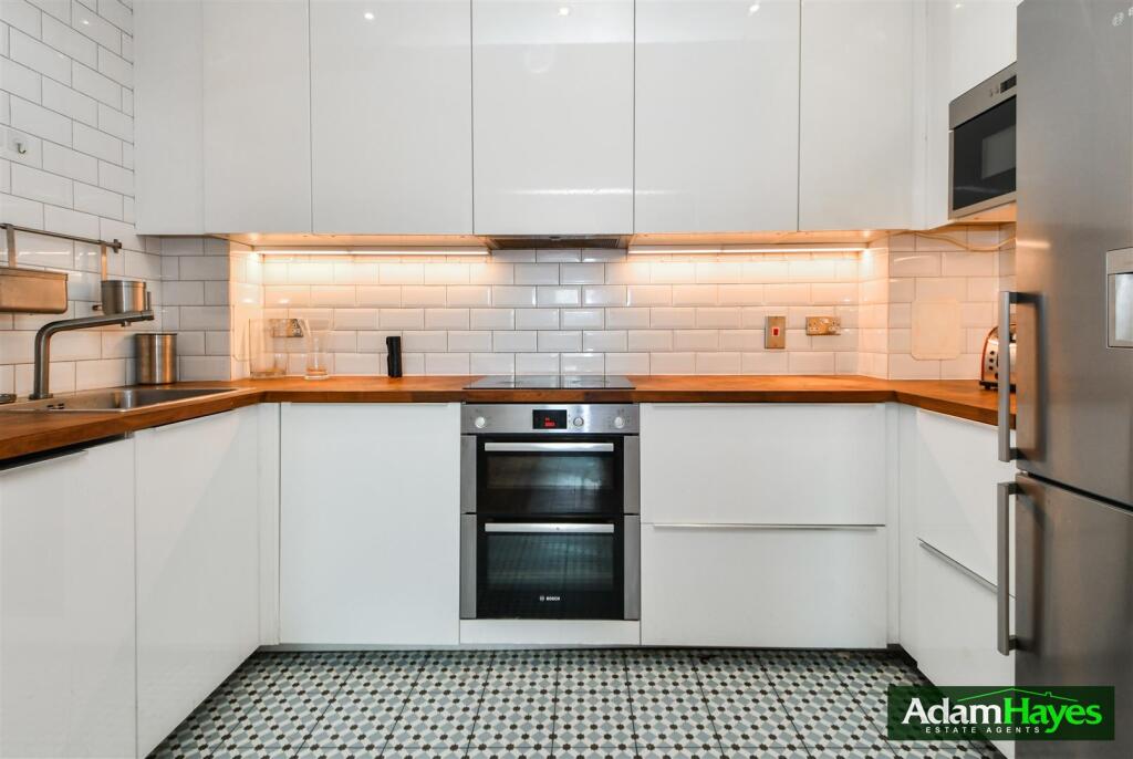 Apartment in London, Oakleigh Park, Whetstone - View 3