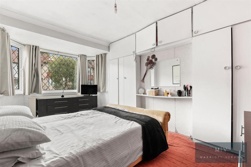 House in Croydon - More