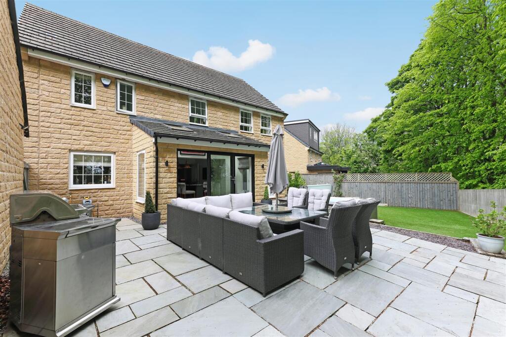 House in Huddersfield, Skelmanthorpe - View 4