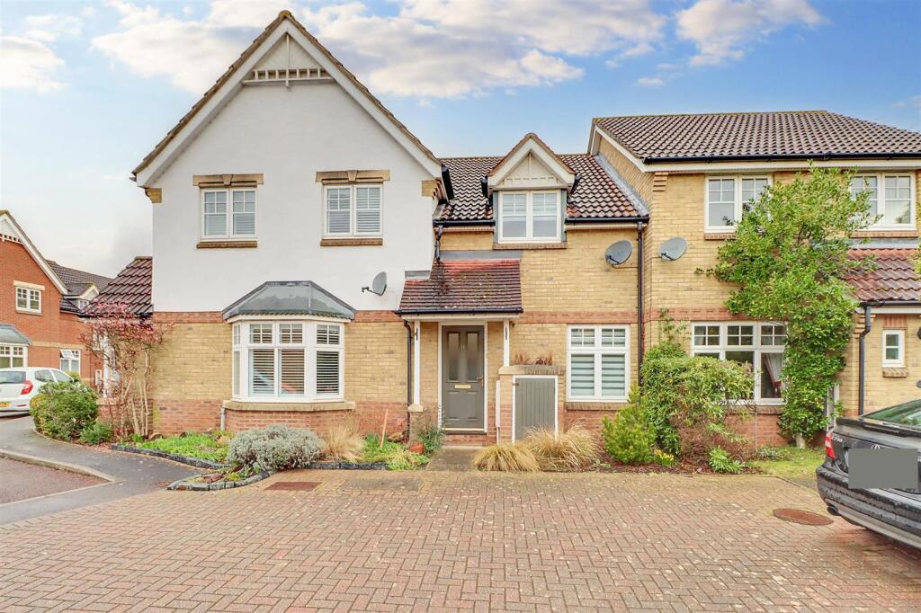 2-bed terraced on Hawkins Close, Wickford, £315,000