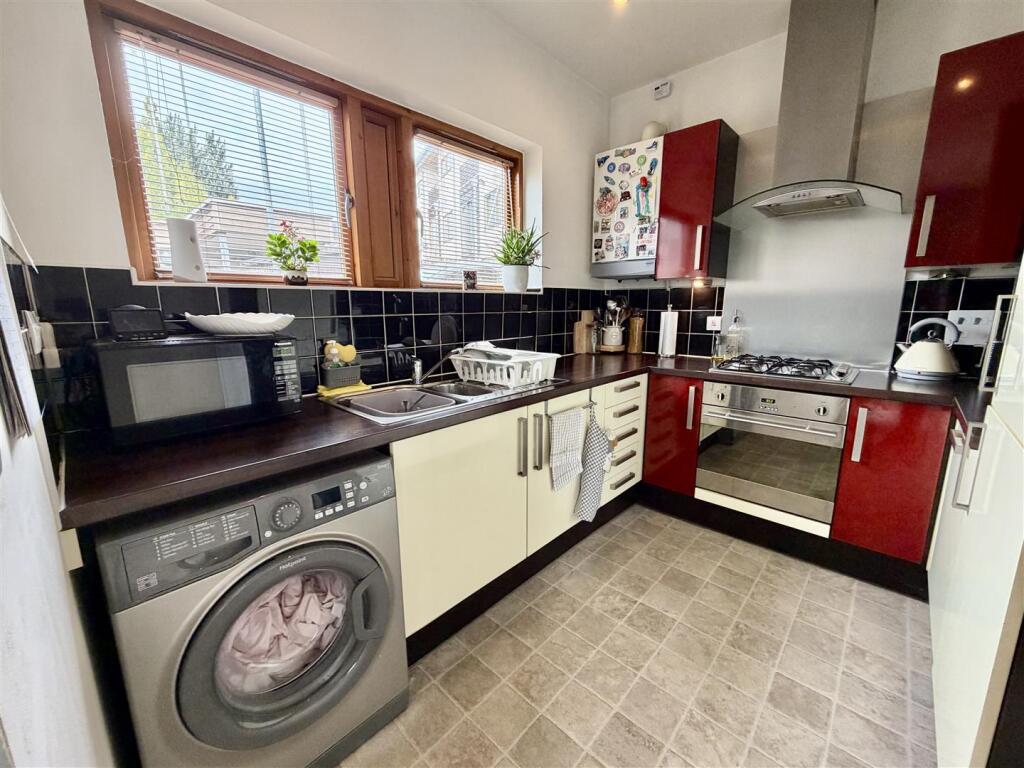 House in Leeds, Robinson Park, Allerton Bywater - View 5