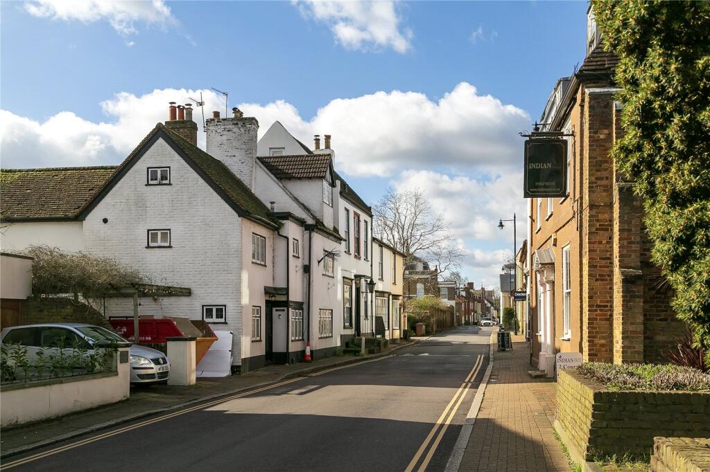 Oxford Row, Sunbury photo 2