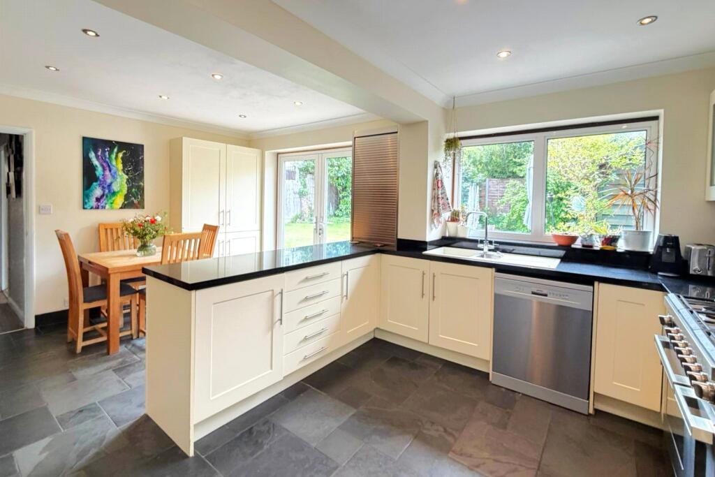 House in Guildford, Ash - More