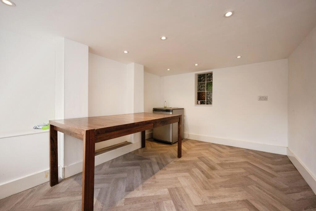 House in Rushden, North Northamptonshire - View 4
