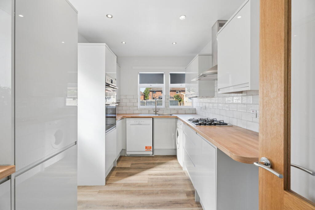 House in Luton - View 5