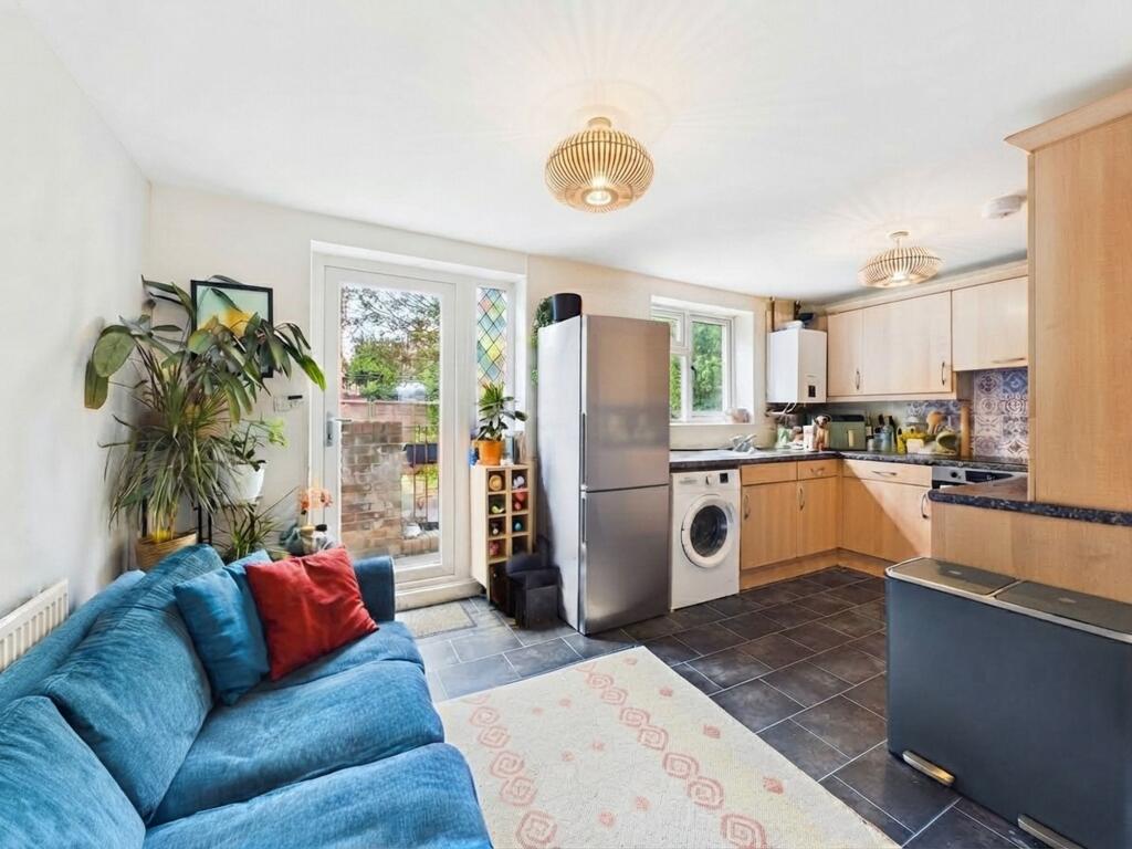 House in Nottingham, Nottinghamshire - View 3
