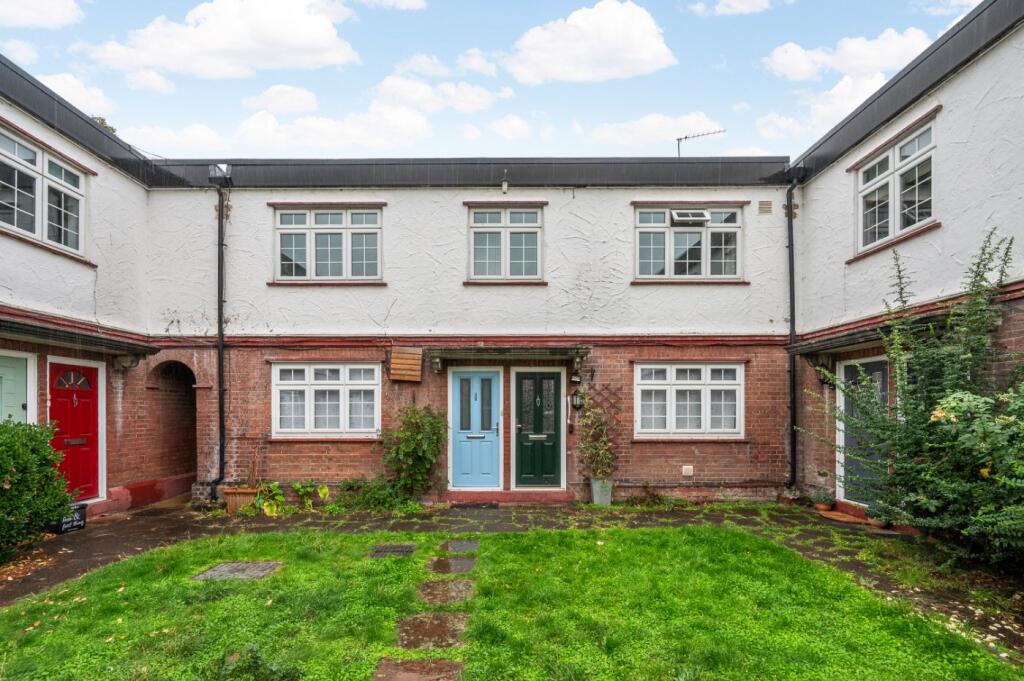 3-bed flat on Bromley Road, Beckenham, BR3, £400,000