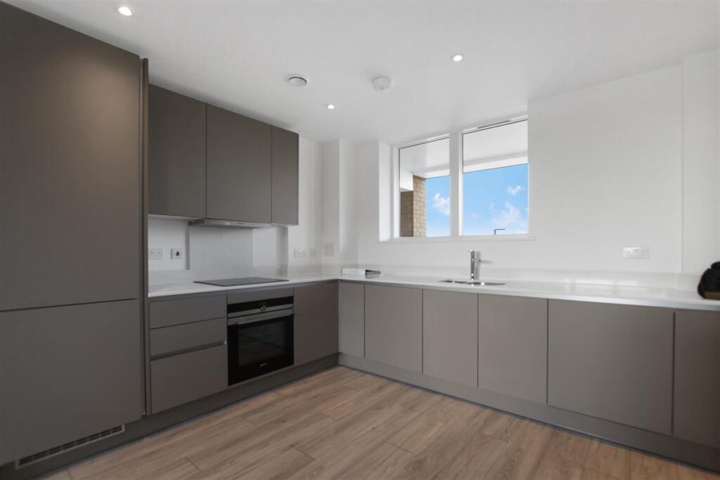 Apartment in Watford - View 5