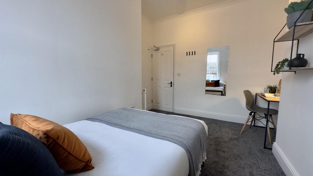 Main image of property: 214, West Parade, Lincoln LN1 1LY