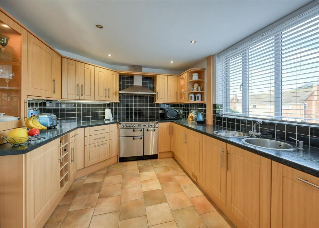54 Bull Lane, Wombourne, Wolverhampton - View 5