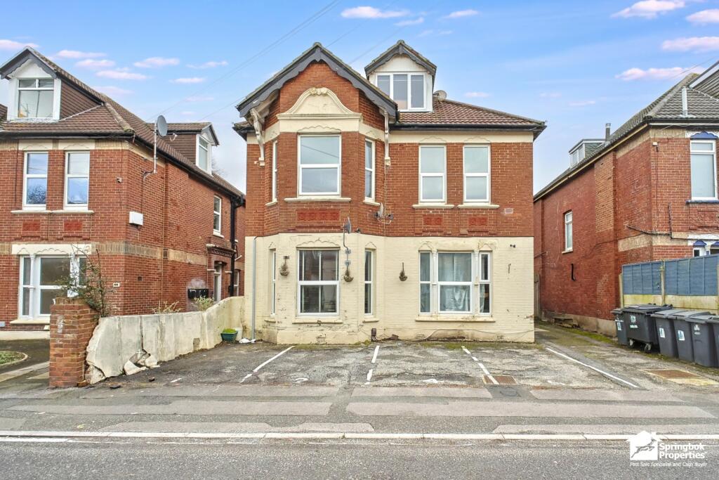 1-bed flat on 38 Hamilton Road, Boscombe, Bournemouth, Dorset, £125,000