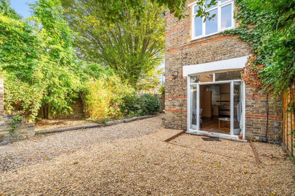 House in London - View 5