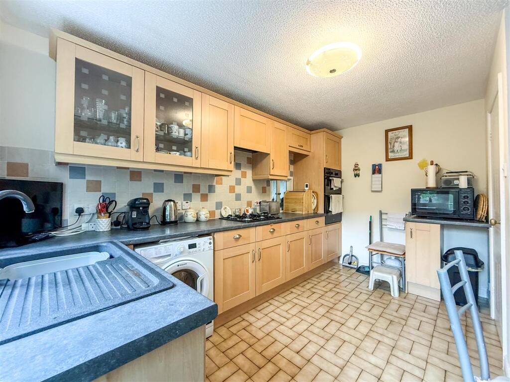 House in Congleton, West Heath - View 5