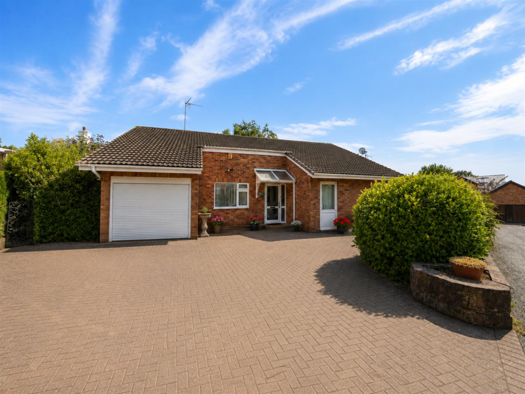 Raby Close, Heswall, Wirral photo 2