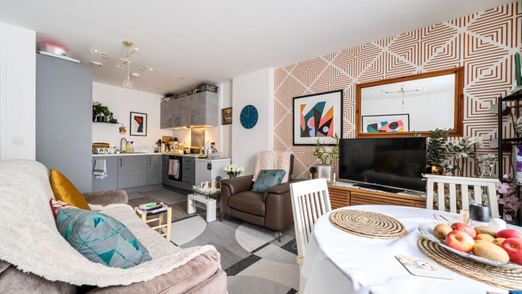Main image of property: Kenavon Drive, Reading, RG1 3DH