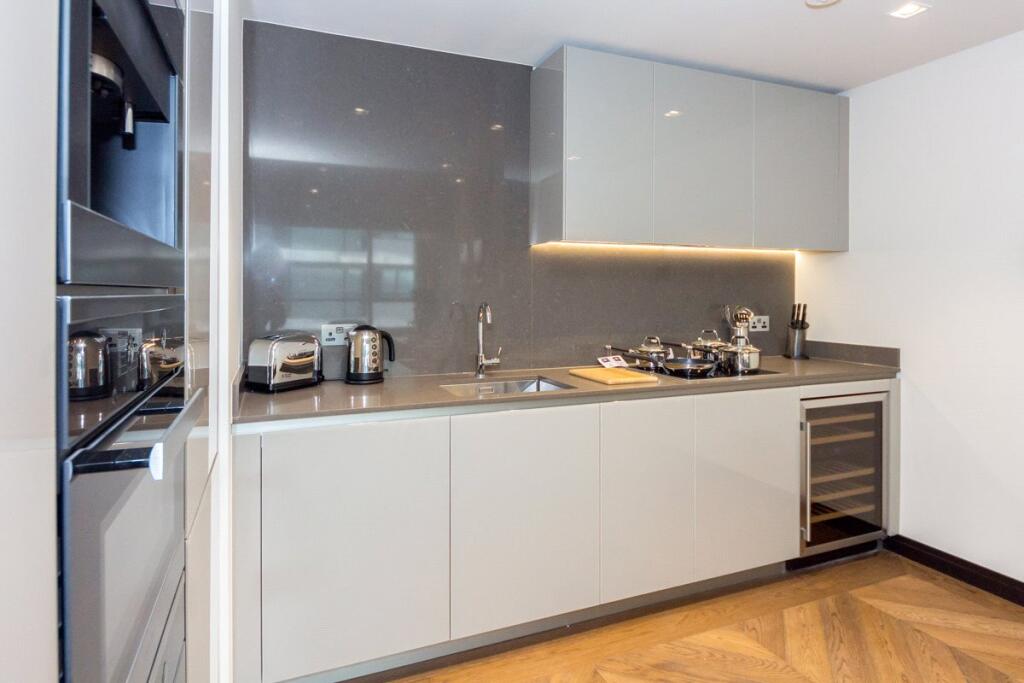 Apartment in London - More