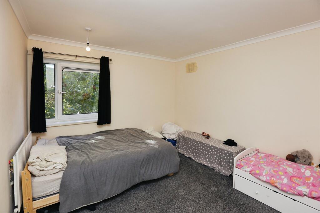 Apartment in Southampton, Thornhill - View 4