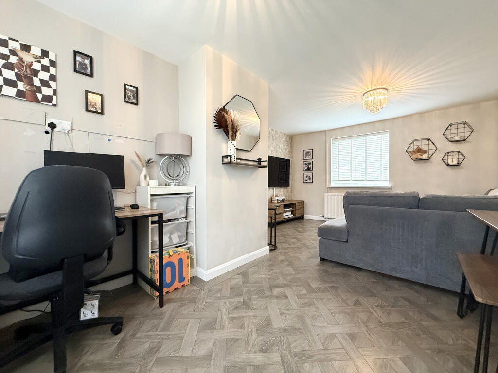 Meadow Close, Hirwaun, Aberdare photo 5