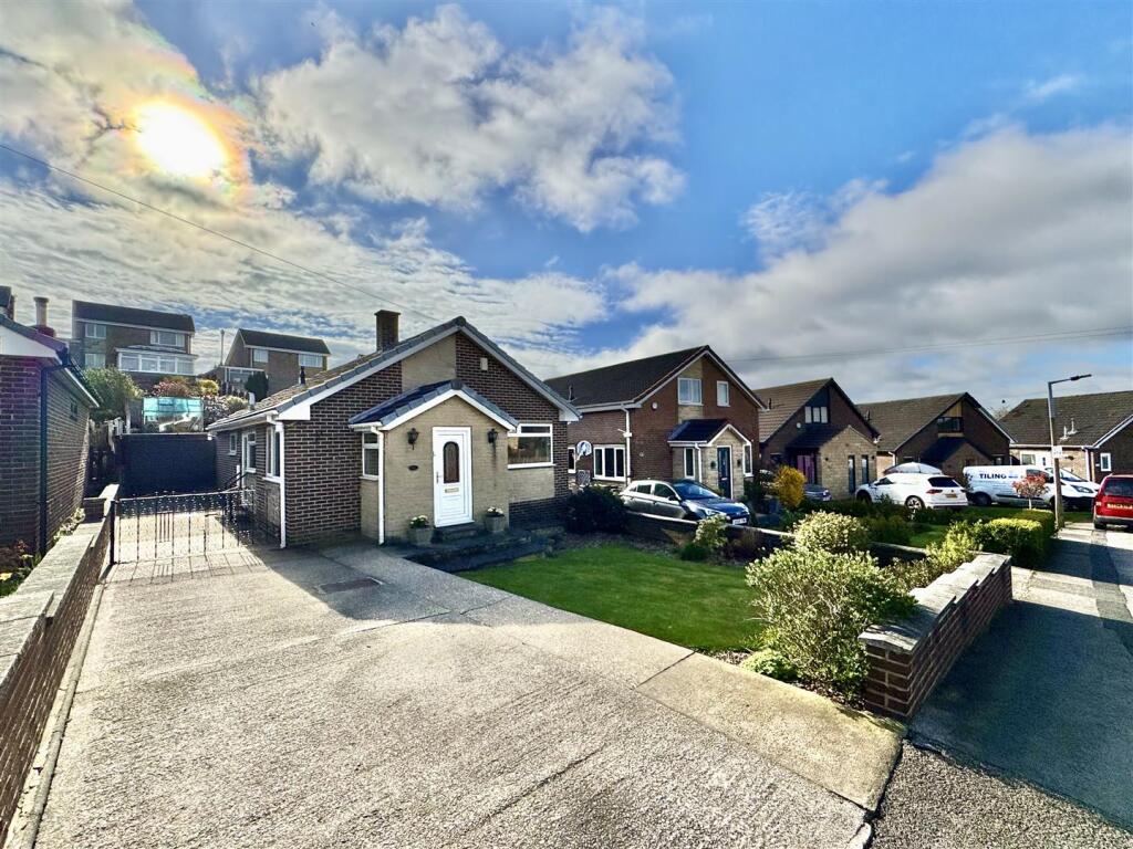 Main image of property: Kingsway, Mapplewell, Barnsley, S75 6EU