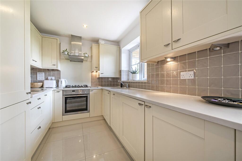 Apartment in London, Bowes - View 3
