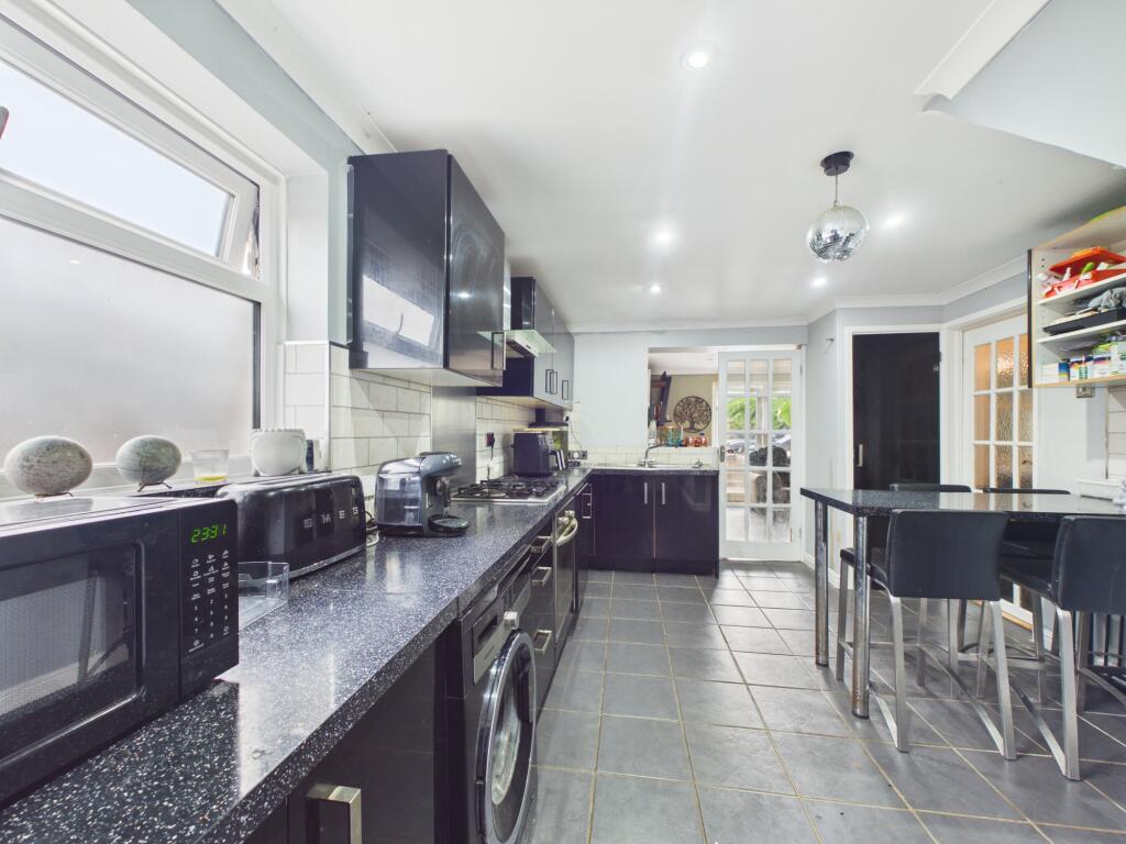 House in Horsham, Southwater - More
