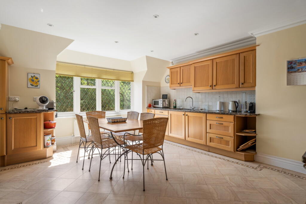 Apartment in Sutton - View 3