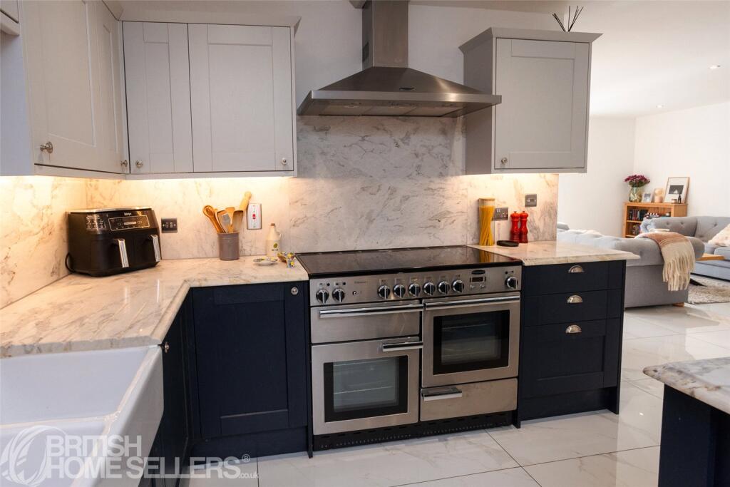 House in Tunbridge Wells, Paddock Wood - View 4