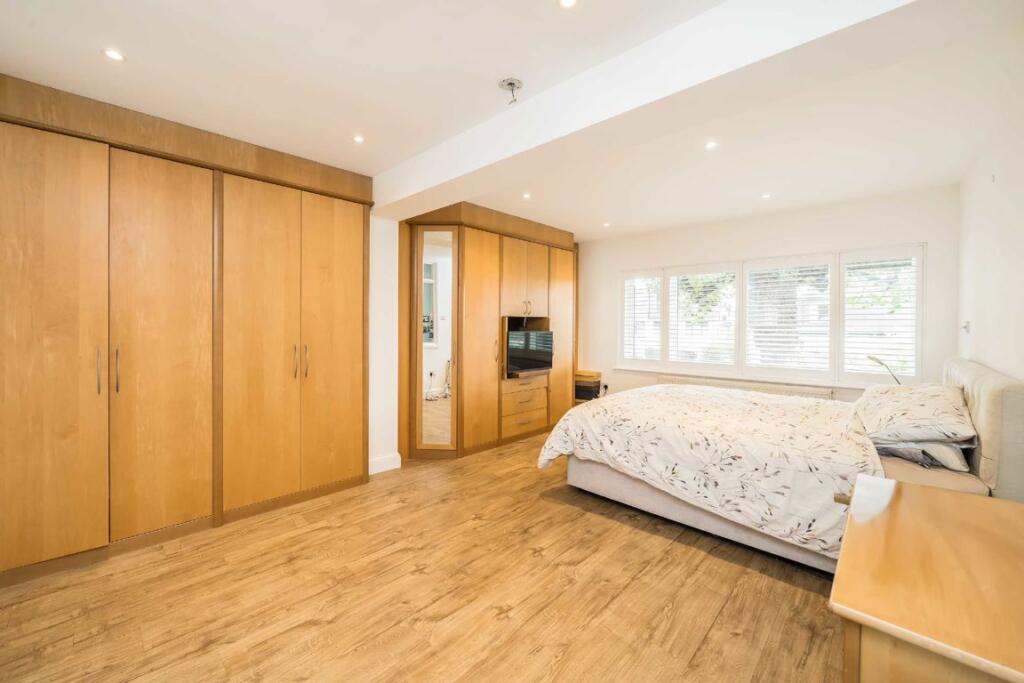 House in London - View 5