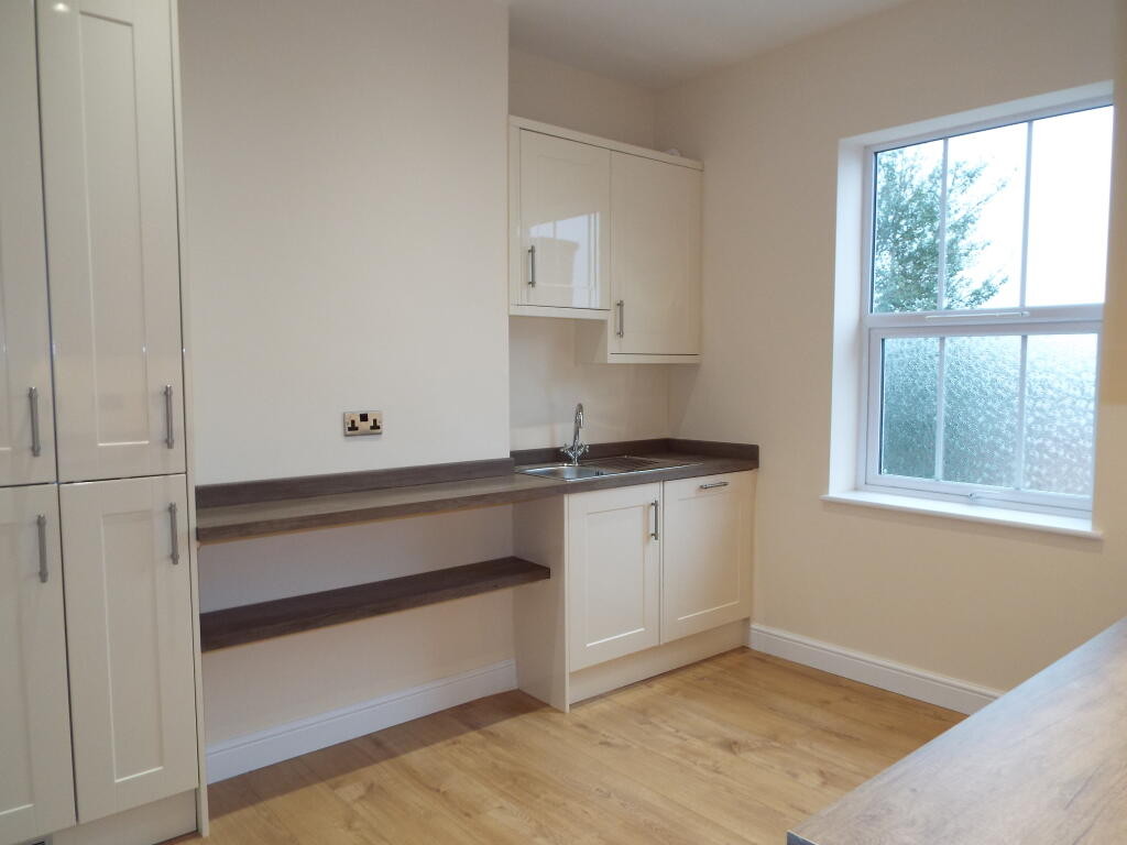 House in Studley - View 4
