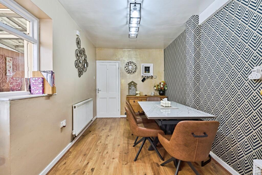 House in Wolverhampton, West Midlands - More