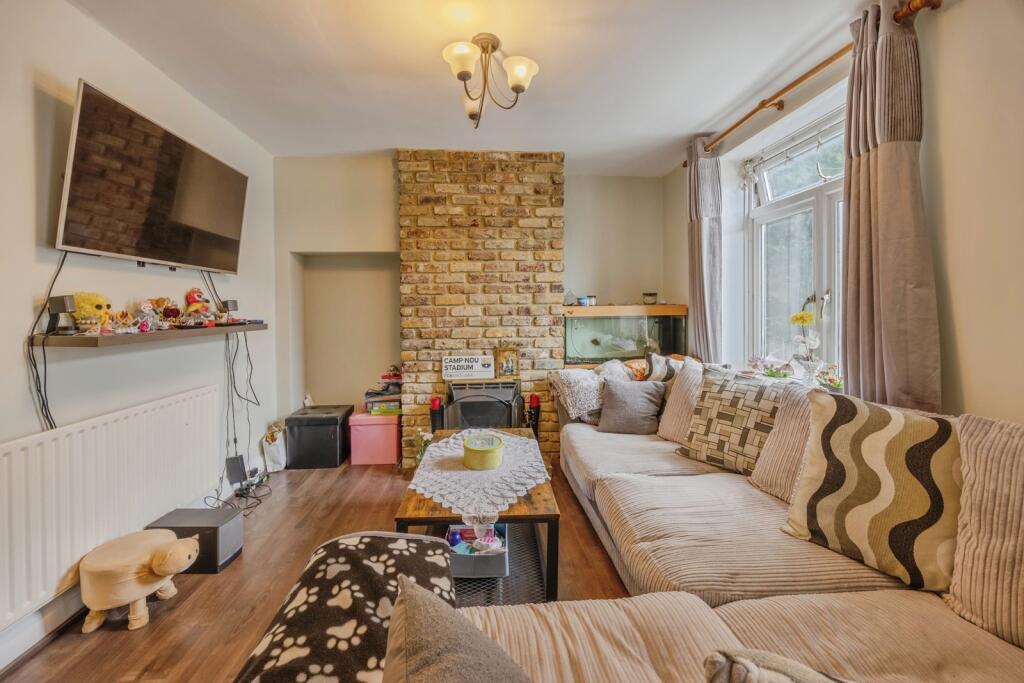 House in London, Rosehill - View 5