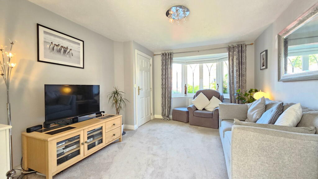 Foxglove Way, Thatcham, RG18 4EA photo 2