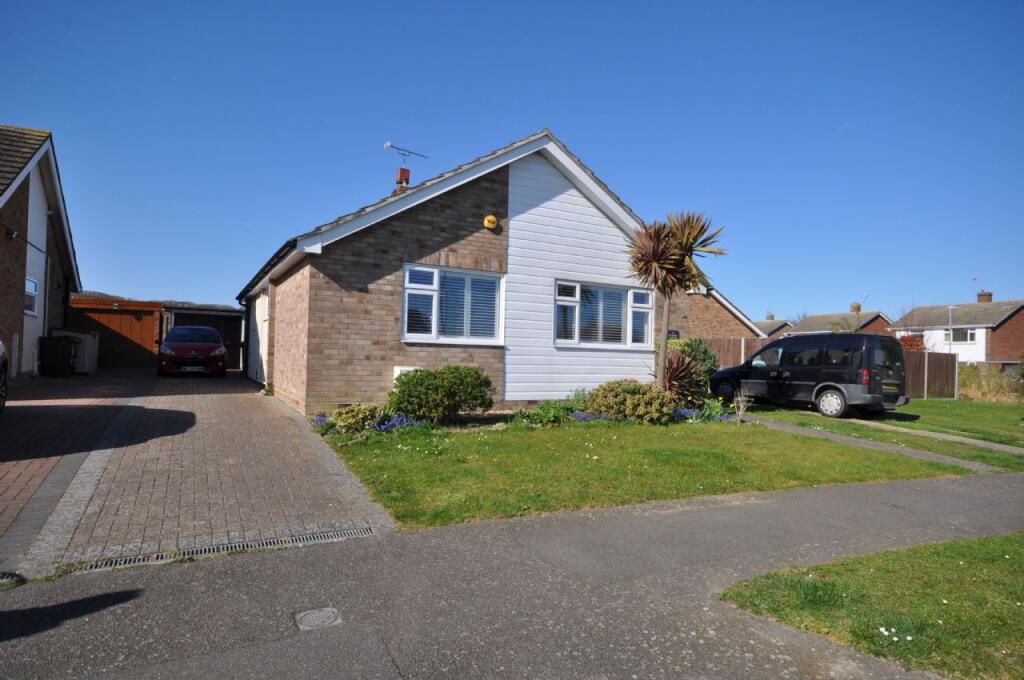 Woodside,walton-on-the-naze photo 2
