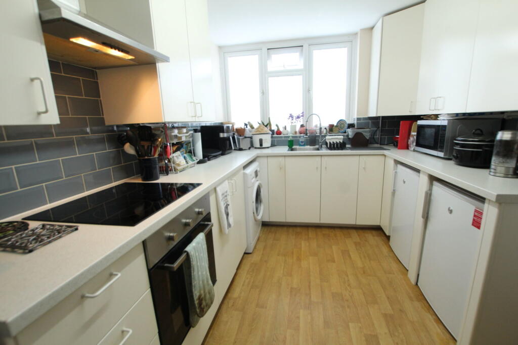 House in Sandy, Central Bedfordshire - More