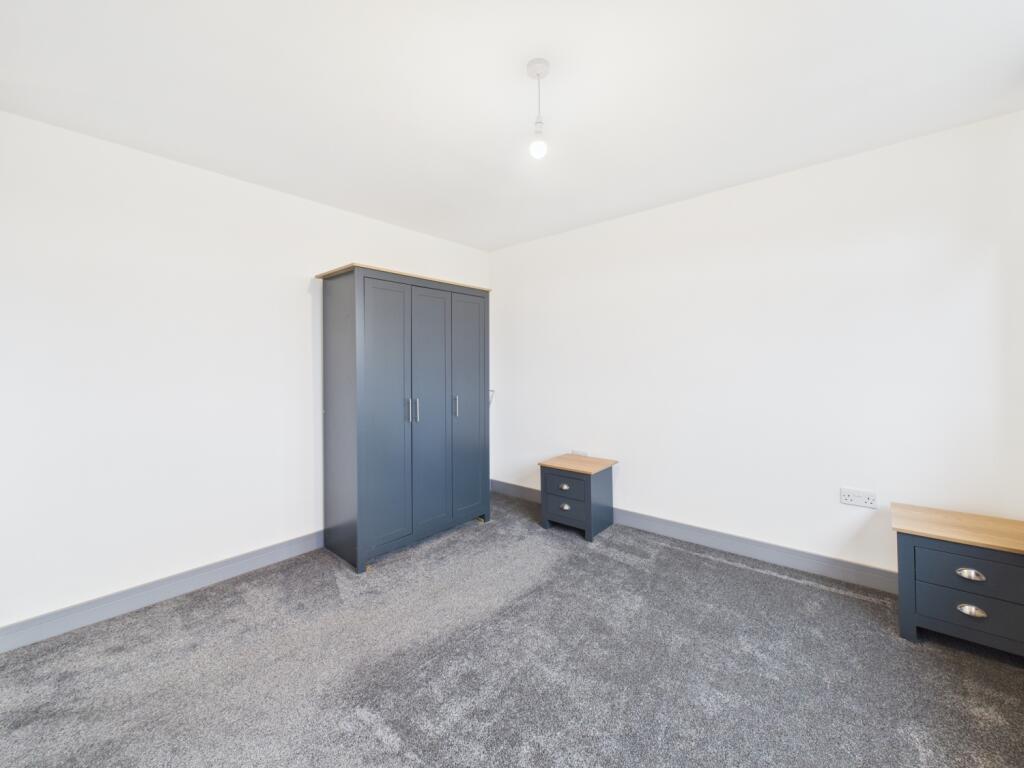 Apartment in Gloucester - View 5