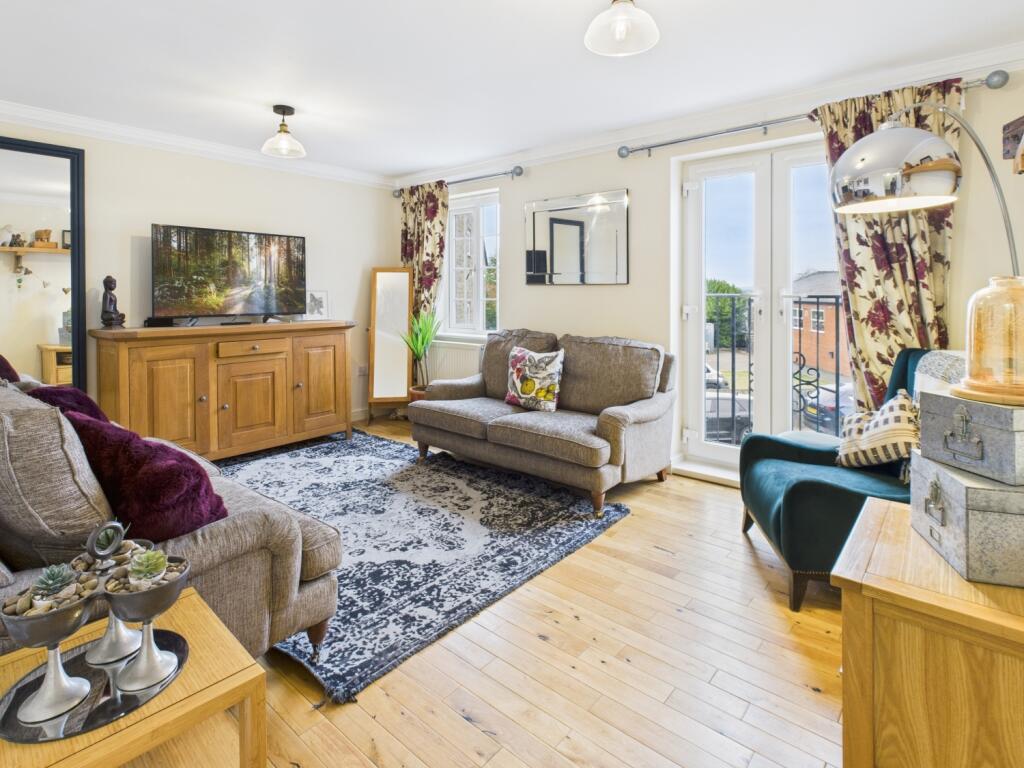 Highfield Court, Batley photo 3