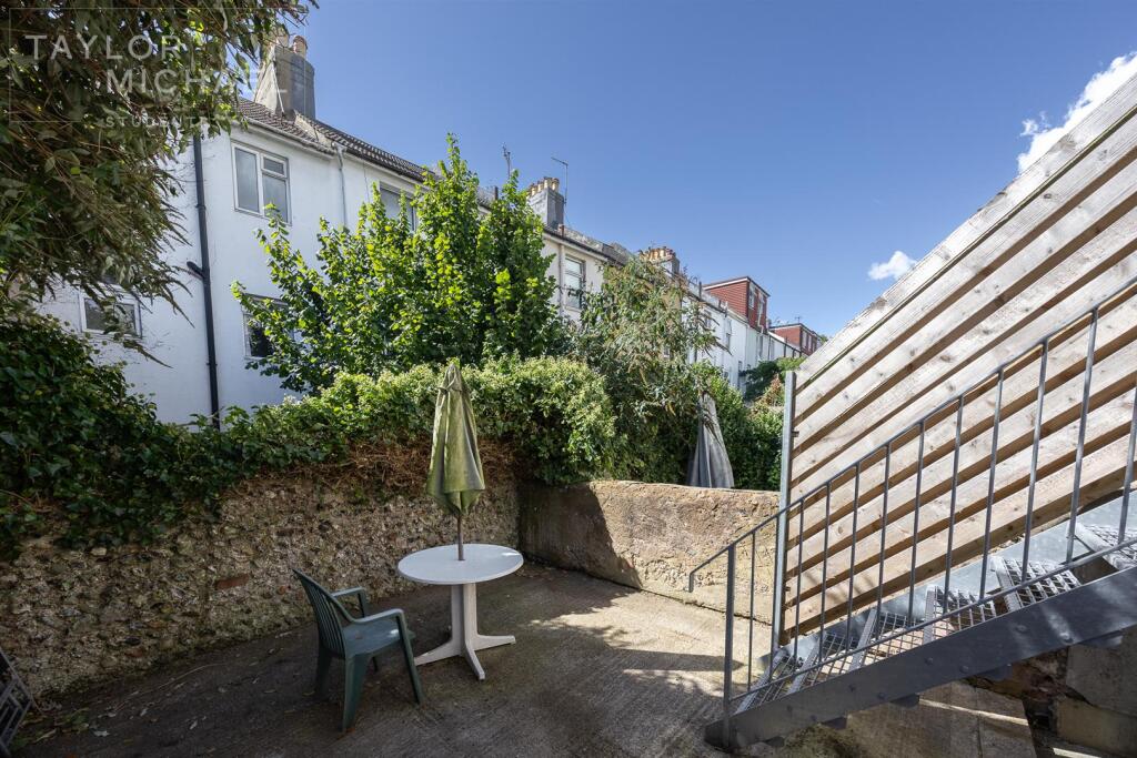 6 bedroom terraced house for rent