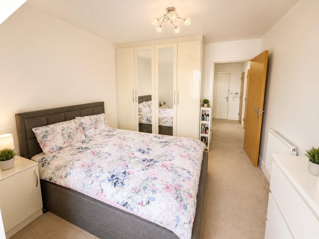 Apartment in Southall - View 5