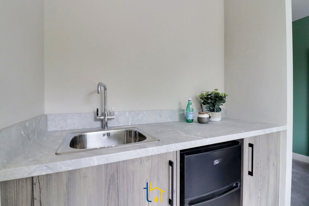 1 bedroom house share for rent