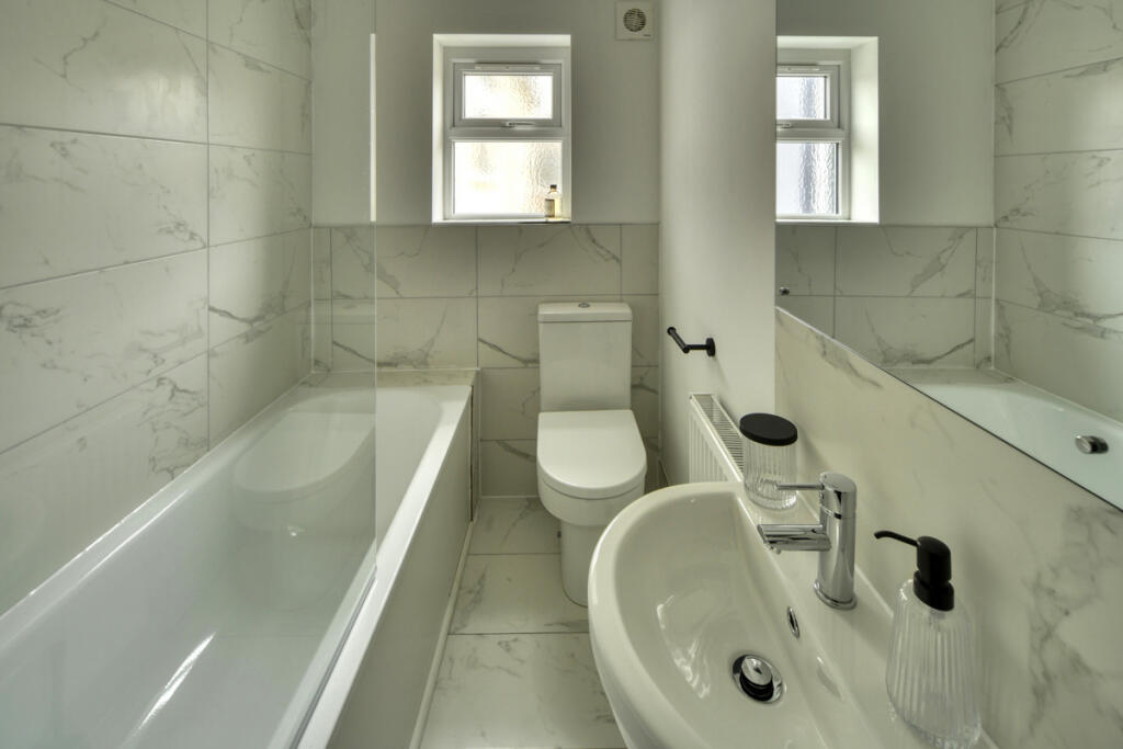 5 bedroom terraced house for rent