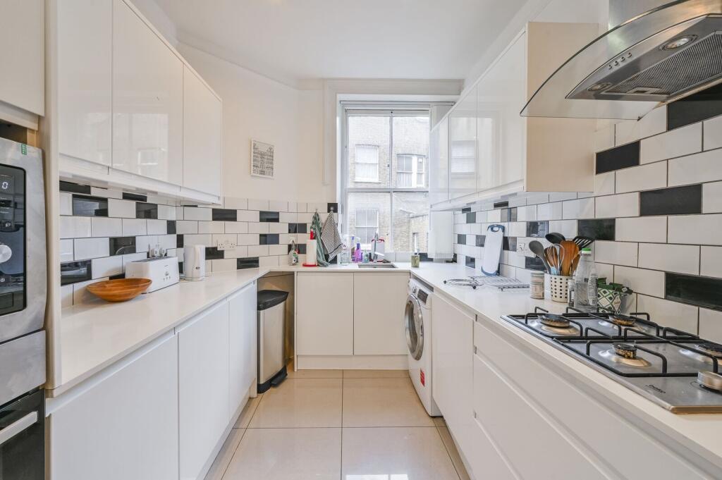 Apartment in London, Paddington - View 4