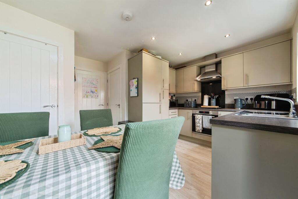 Kensington Close, Donington, SPALDING photo 4