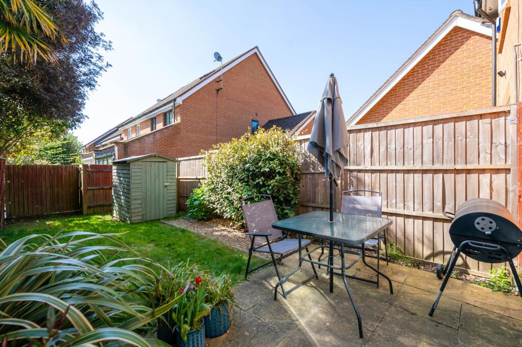 House in Reigate and Banstead, Earlswood - View 2