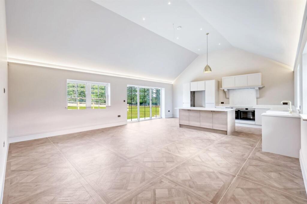 Weald Park Way, South Weald, Brentwood photo 4