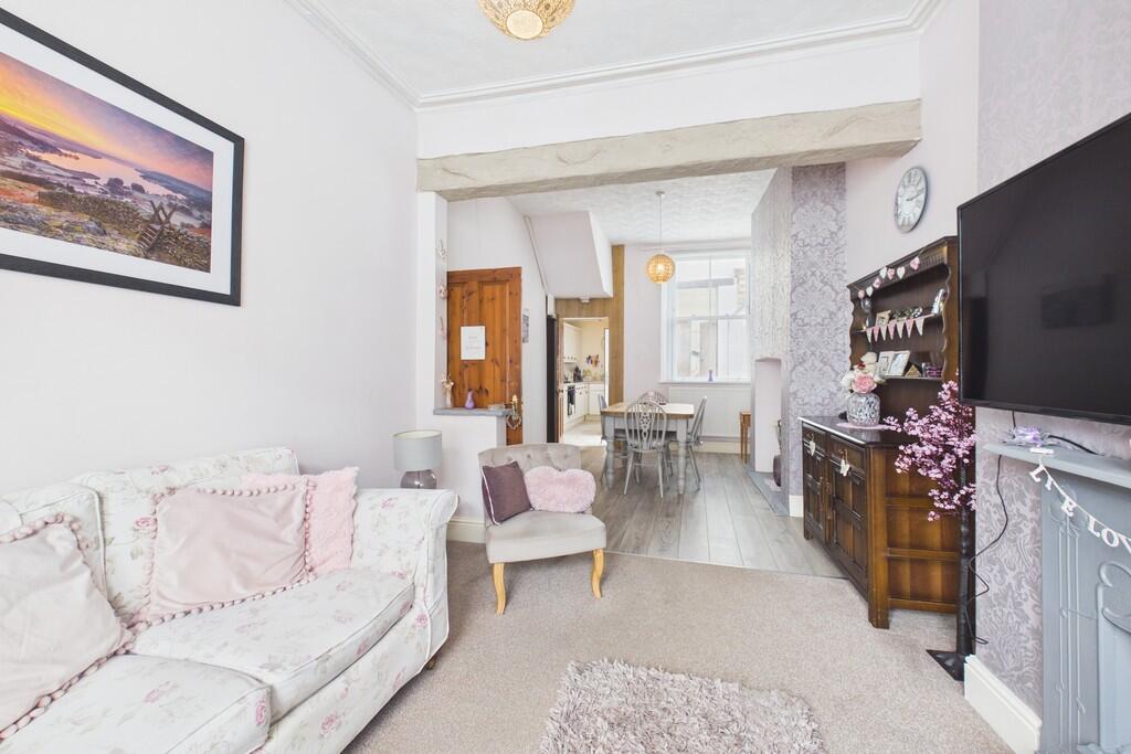2 Edward Street, Carnforth, LA5 9DA photo 4
