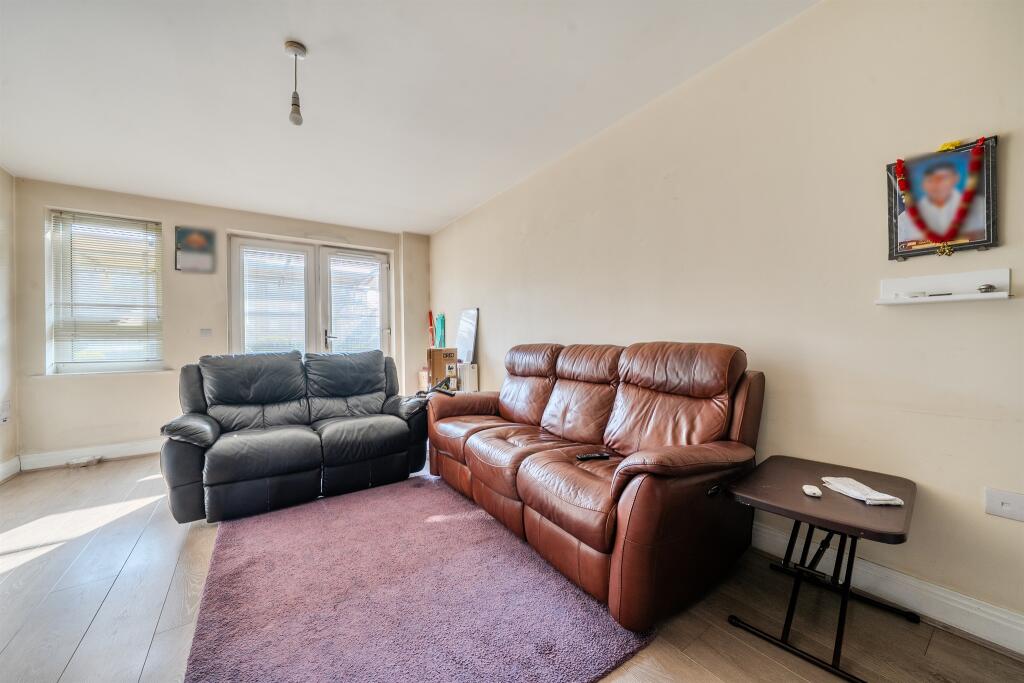 Apartment in Slough - View 4