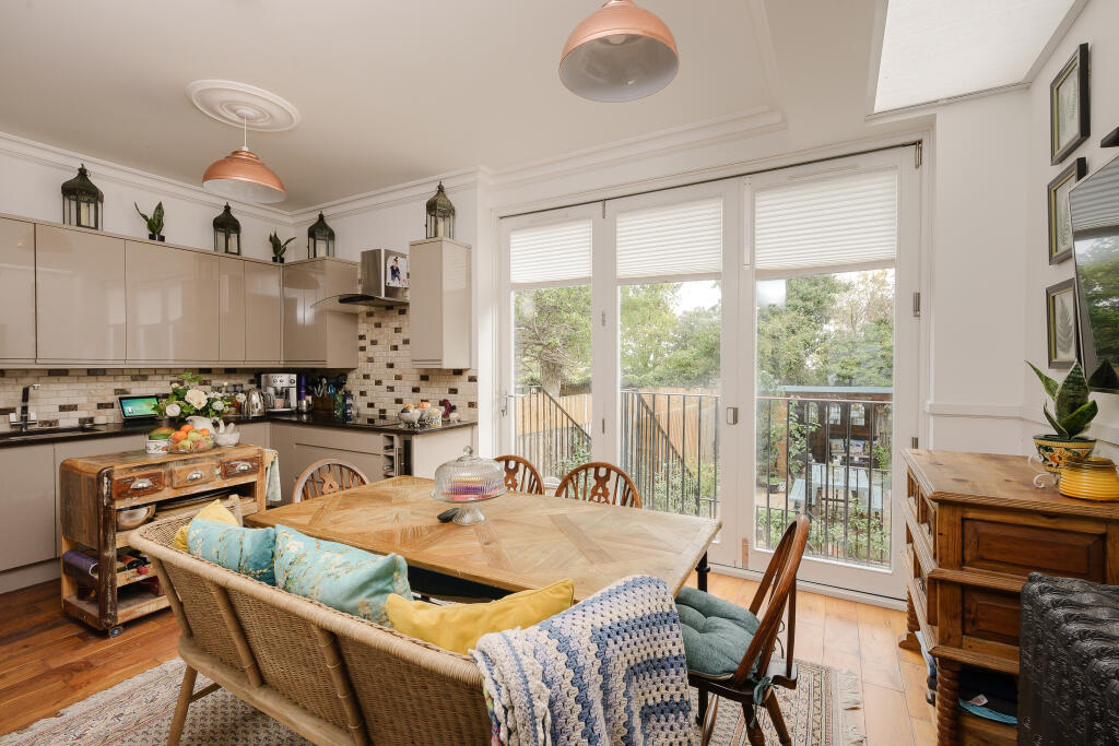 Home Park Road, London, SW19 - View 2