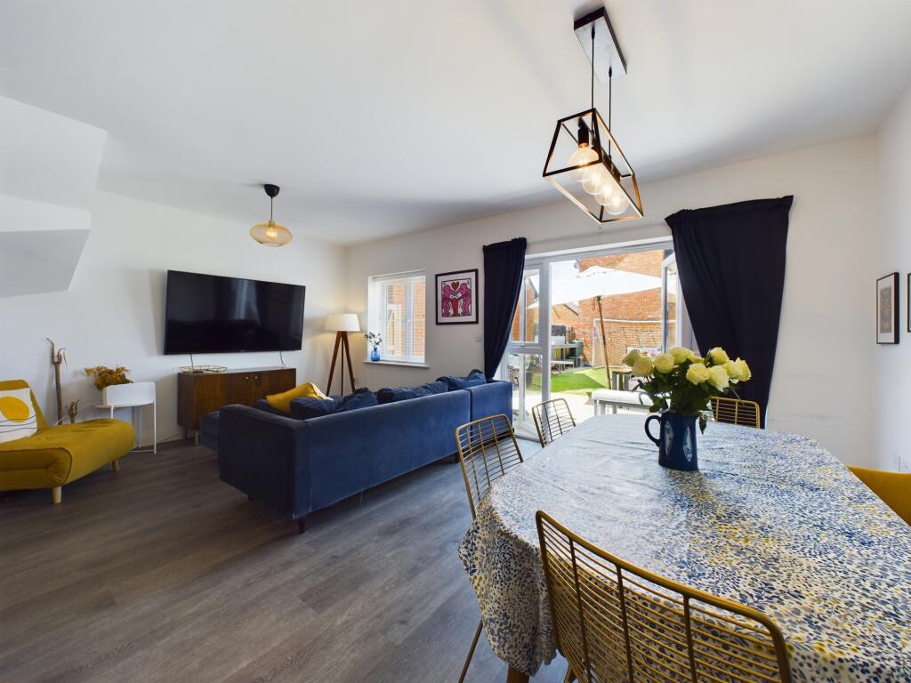 House in Hemel Hempstead, High Wycombe Community Board - View 4